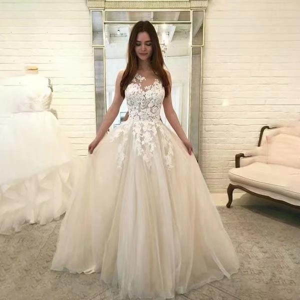 Sleeveless Floral Lace Wedding Dress - Romantic Bridal Gown with Flower Appliqués