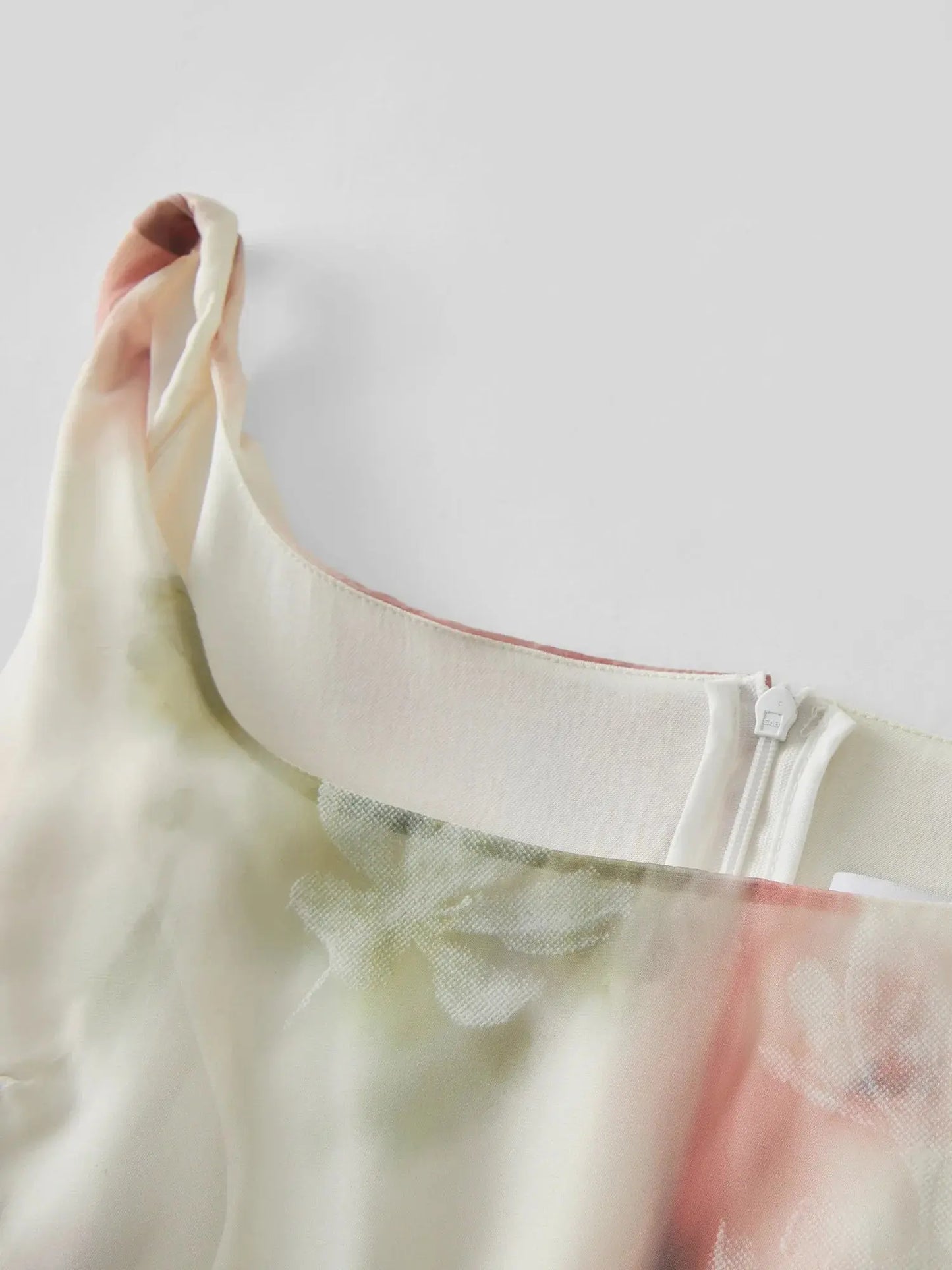 Blush Effect Print Plus Size Dress: Flattering Fit & Strappy Elegance