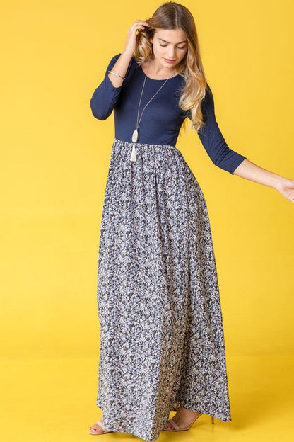 Ditsy Floral Maxi Dress See size chart under “more details”
