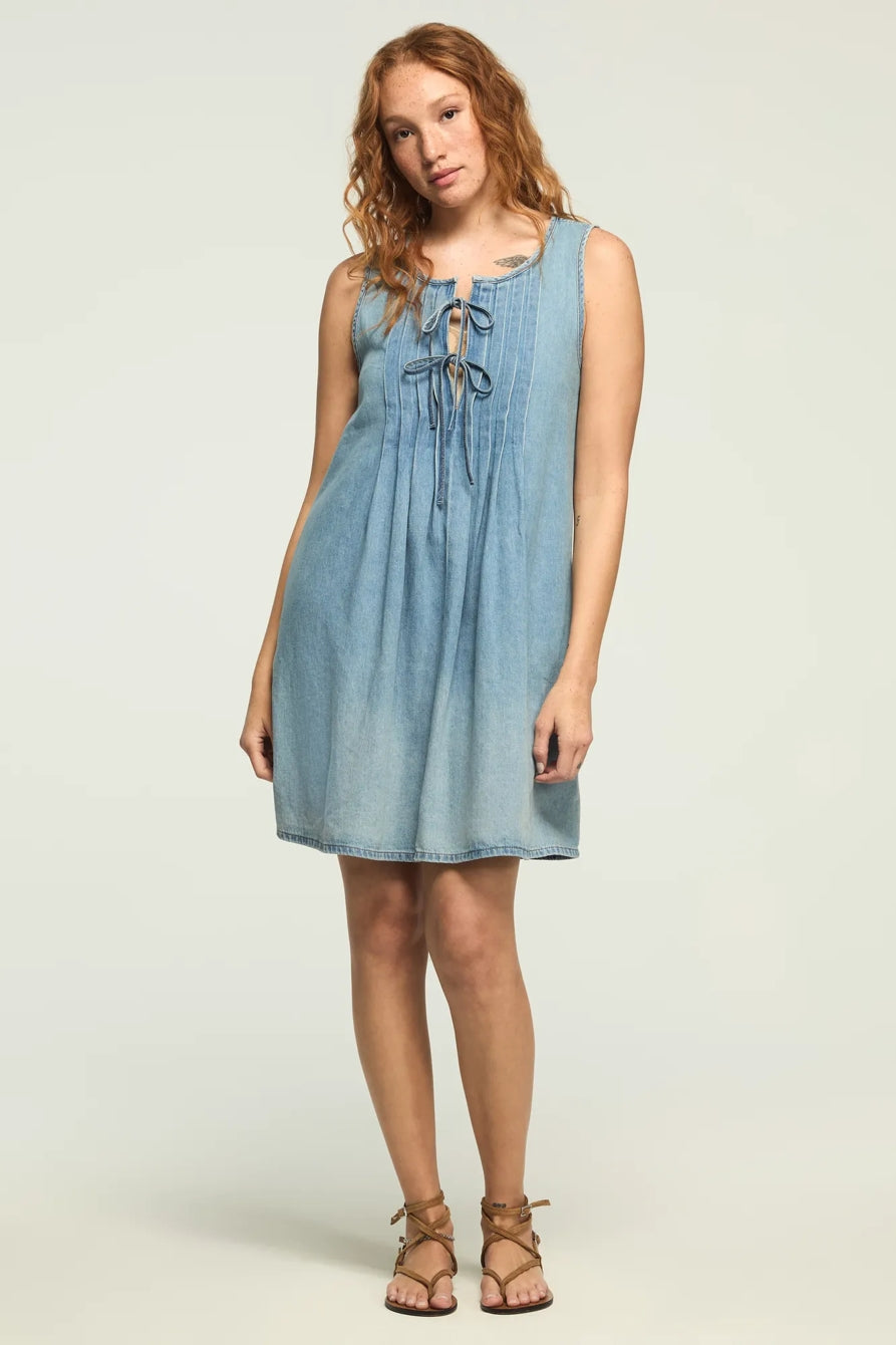 [163329-040] WOMENS LUCKY BRAND PLEATED DENIM MINI DRESS - NICE OUT WASH