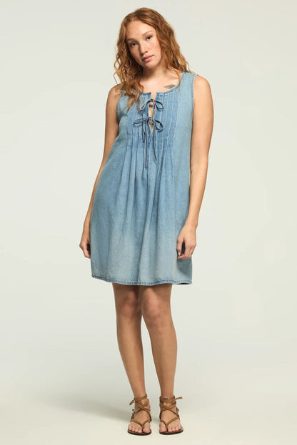 [163329-040] WOMENS LUCKY BRAND PLEATED DENIM MINI DRESS - NICE OUT WASH