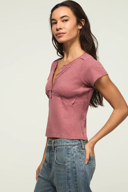 [167405-660] WOMENS LUCKY BRAND CROCHET TRIM SHORT SLEEVE HENLEY - LILAS