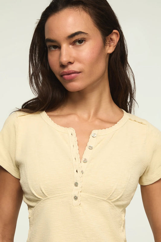 [167405-750] WOMENS LUCKY BRAND CROCHET TRIM SHORT SLEEVE HENLEY - LEMON ICING