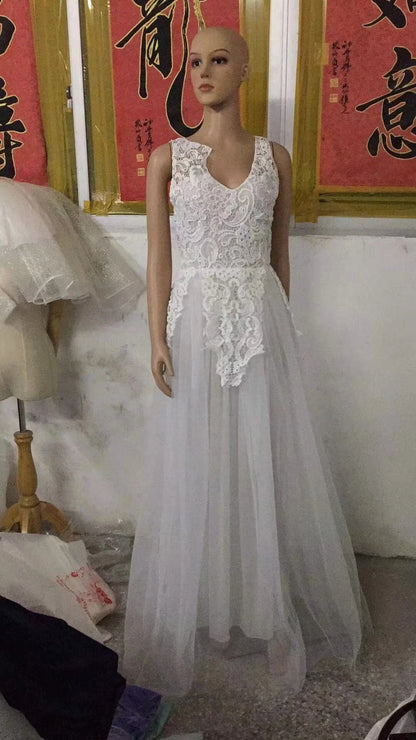 Sleeveless Floral Lace Wedding Dress - Romantic Bridal Gown with Flower Appliqués