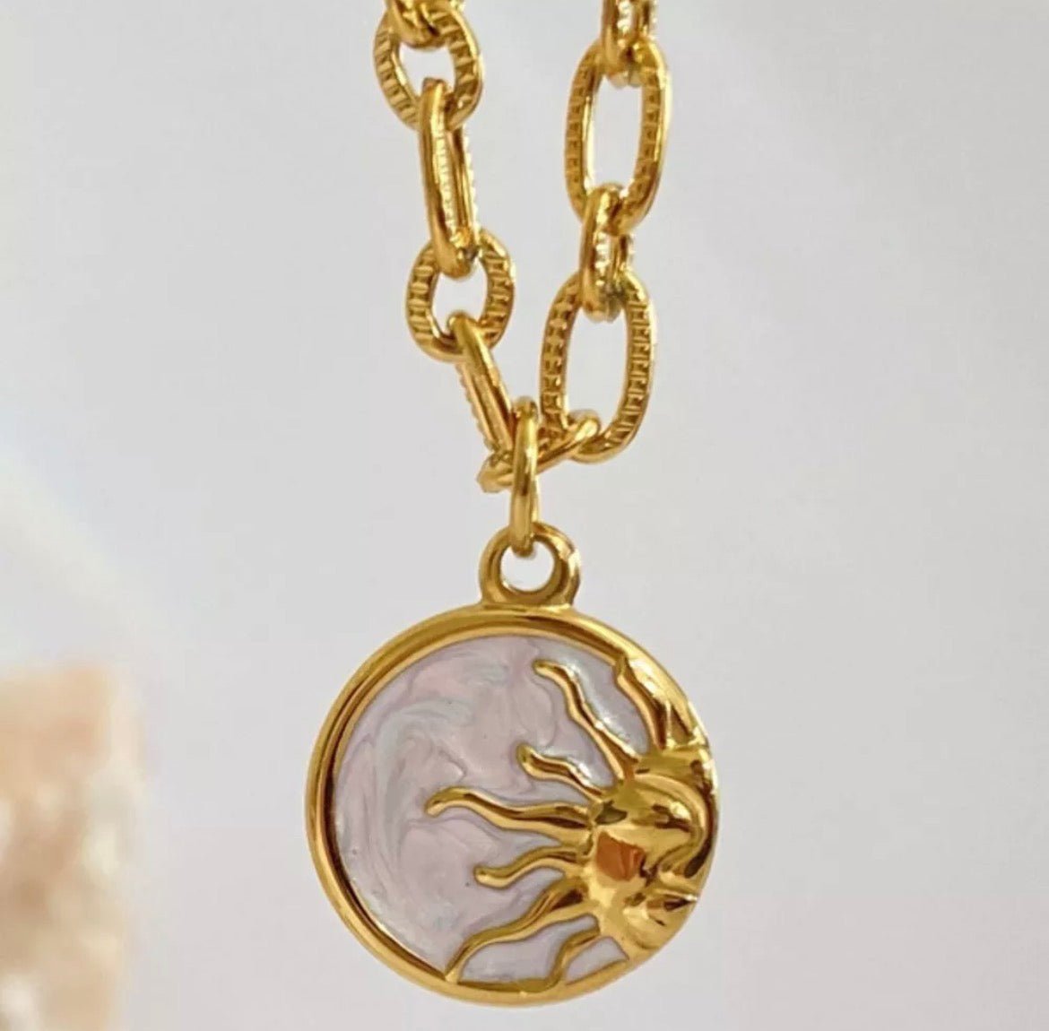 18K Gold-Plated Pendant Necklace With Pearl Shell