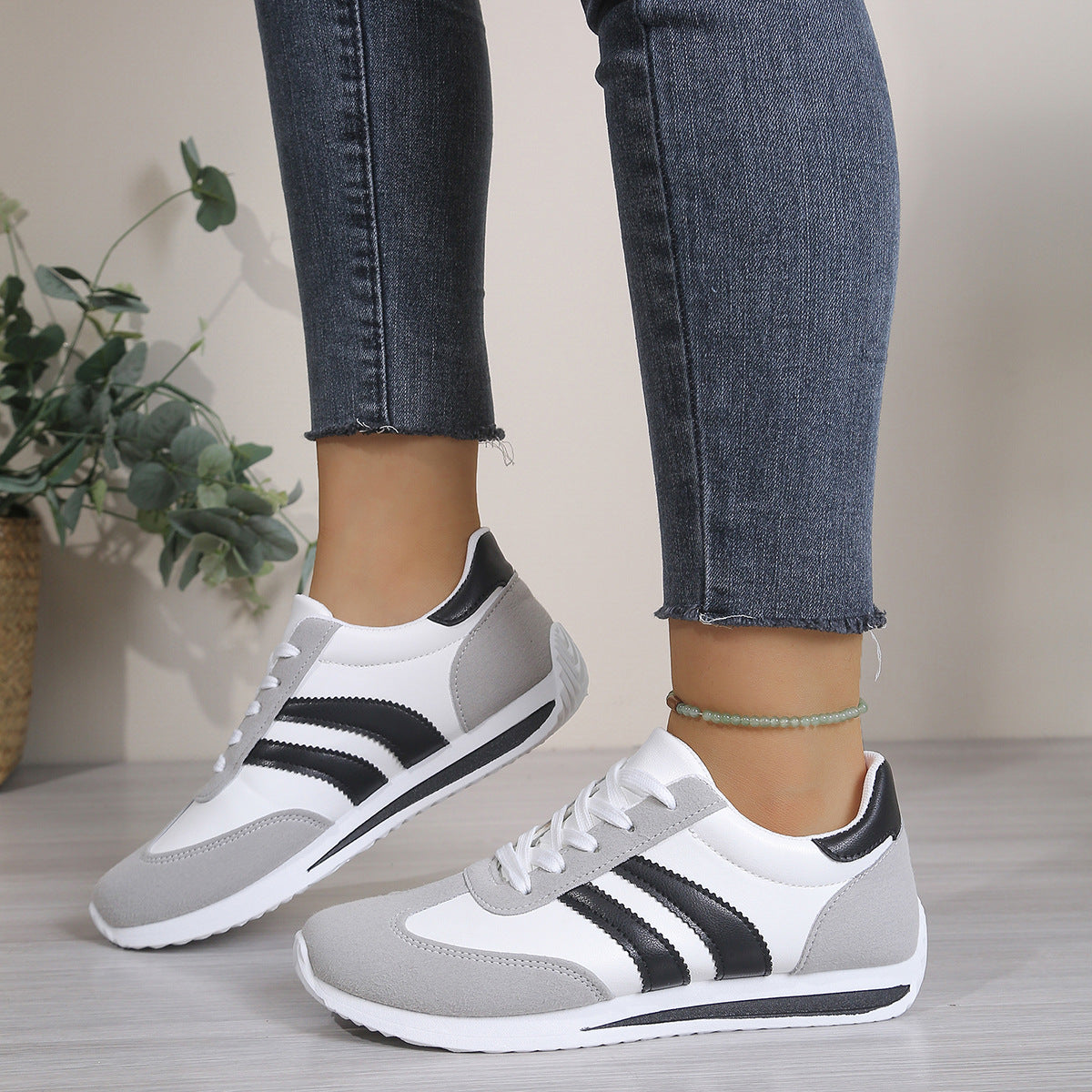 Women's Lace-Up Round-Toe Casual Sneakers