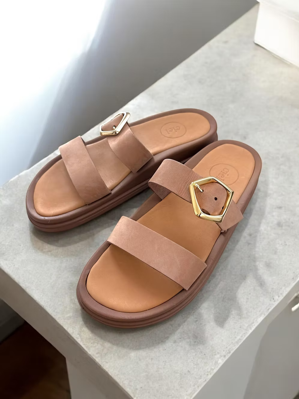 LARGO NUBUCK SANDAL