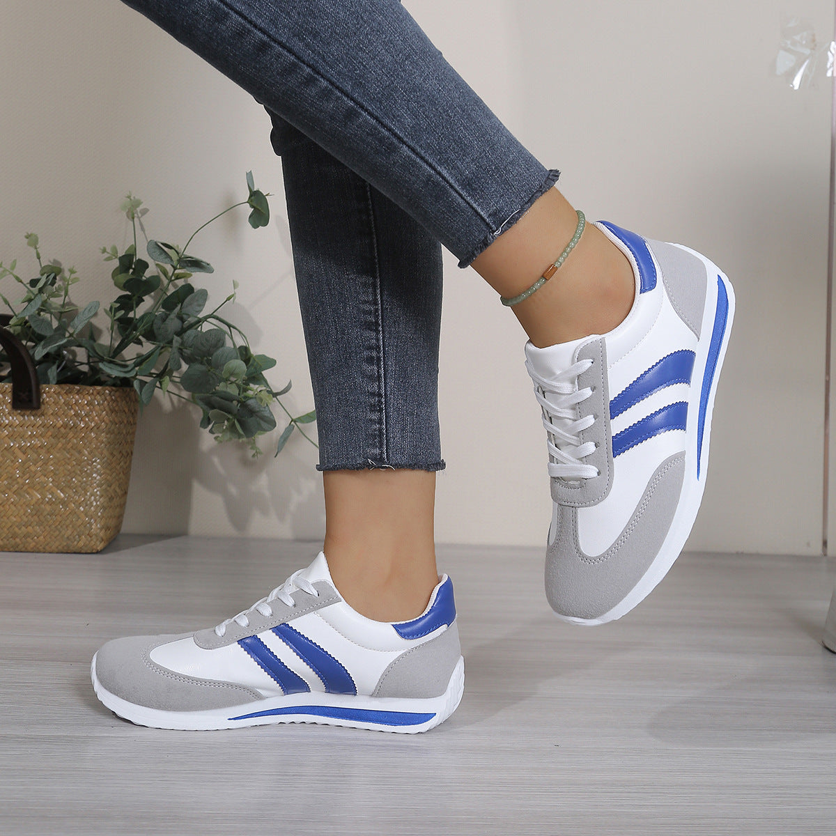 Women's Lace-Up Round-Toe Casual Sneakers