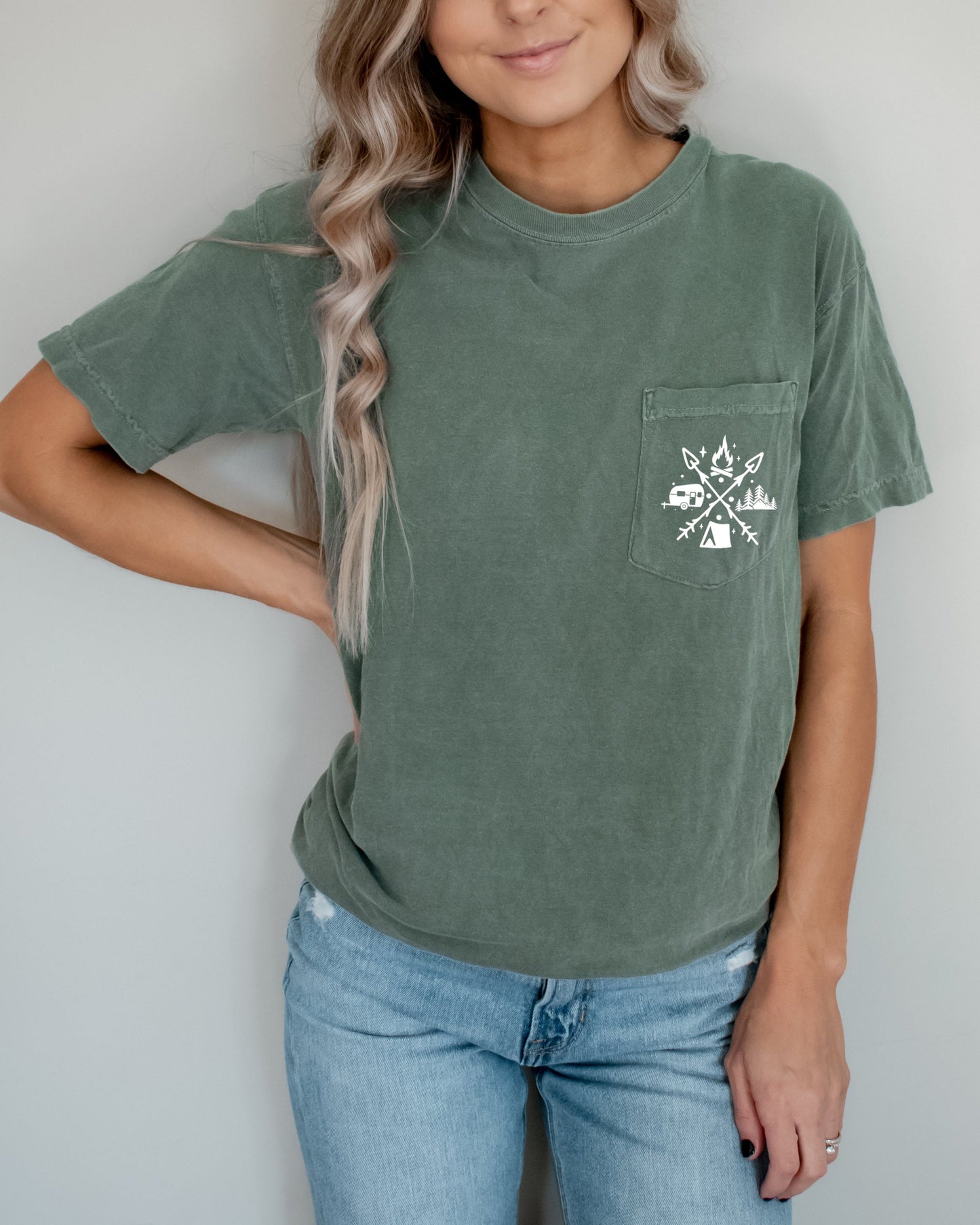 Camping & Hiking Mountain Comfort Colors Pocket T-Shirt – Nature Vacation Summer Outdoor Graphic Tee