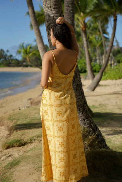 Kilinoe Dress in Pua Kenikeni Glow