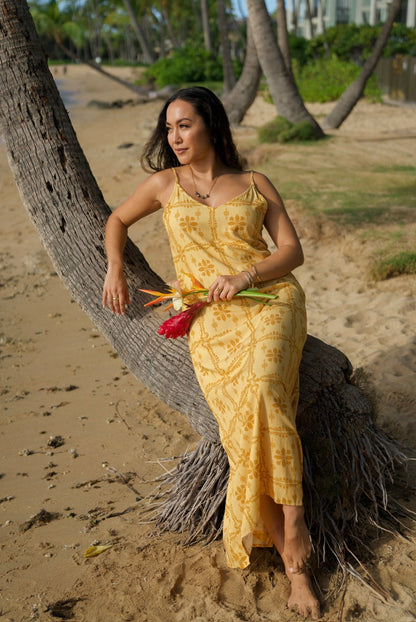 Kilinoe Dress in Pua Kenikeni Glow