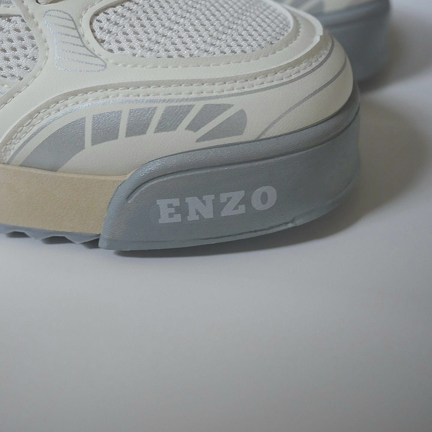 Enzo Aura 'MILK'