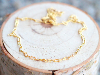 Textured Paperclip Necklace