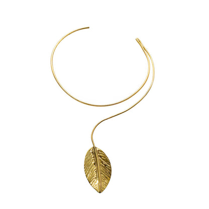 Leaf Pendant Wrap Brass Choker Necklace | Zizi