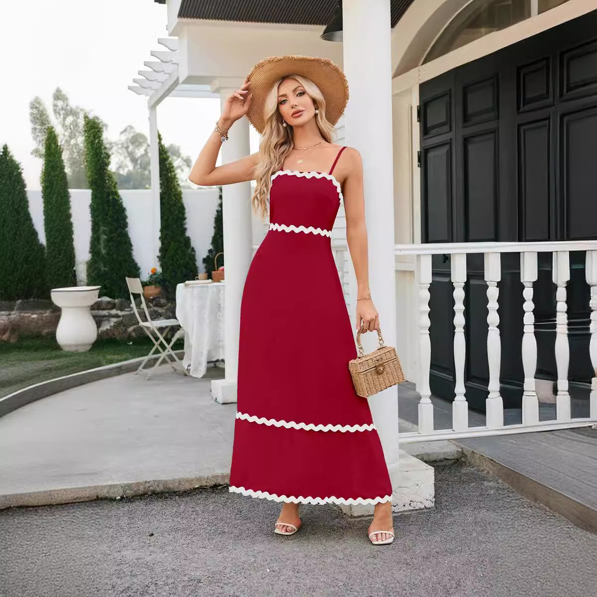Women's long sleeveless dress with suspenders and pleated lace