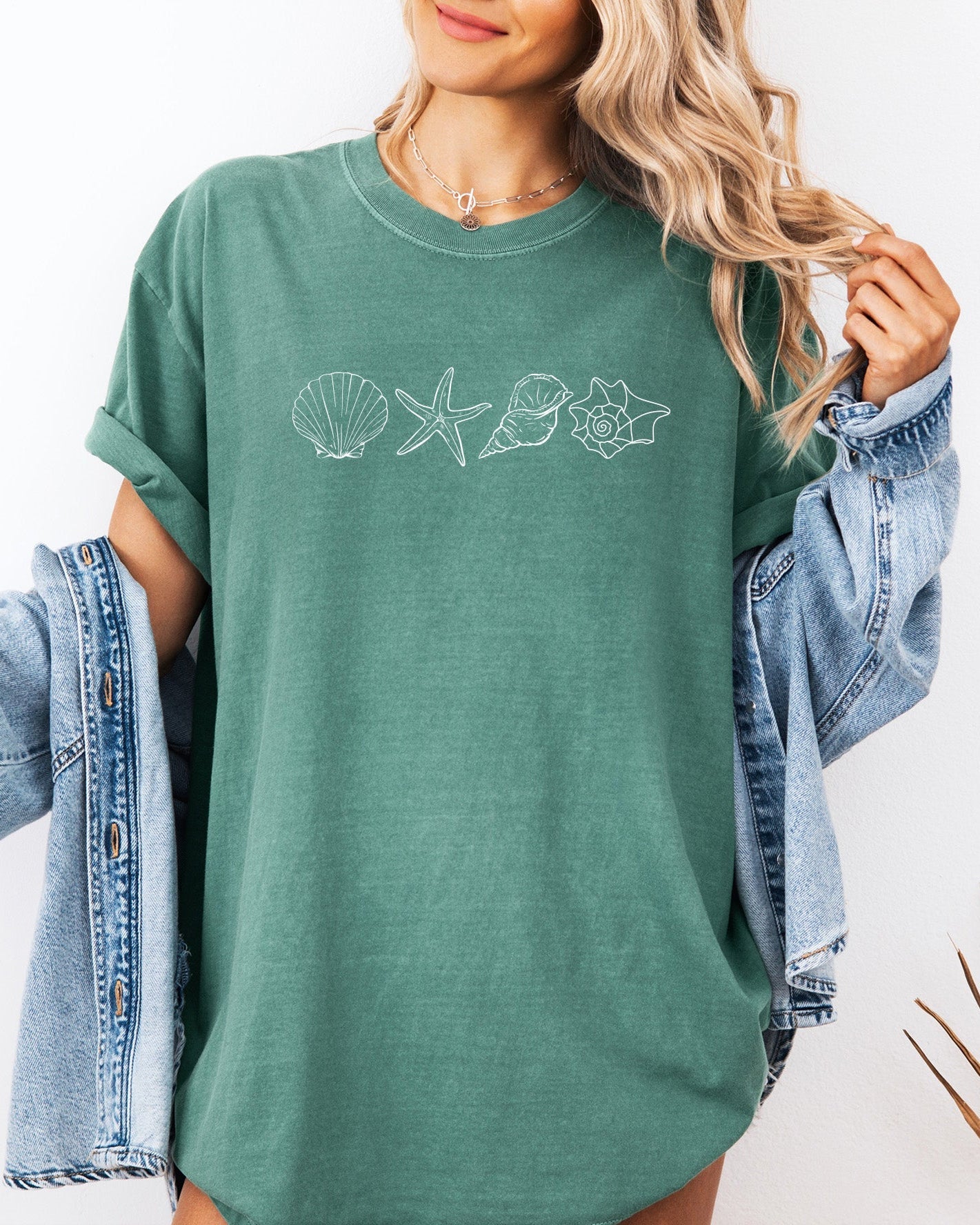 Seashell & Starfish Beach Comfort Colors T-Shirt – Summer Vacation Nature Camping & Hiking Graphic Tee