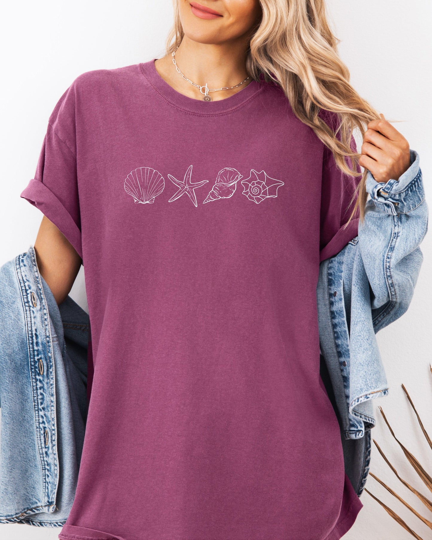 Seashell & Starfish Beach Comfort Colors T-Shirt – Summer Vacation Nature Camping & Hiking Graphic Tee
