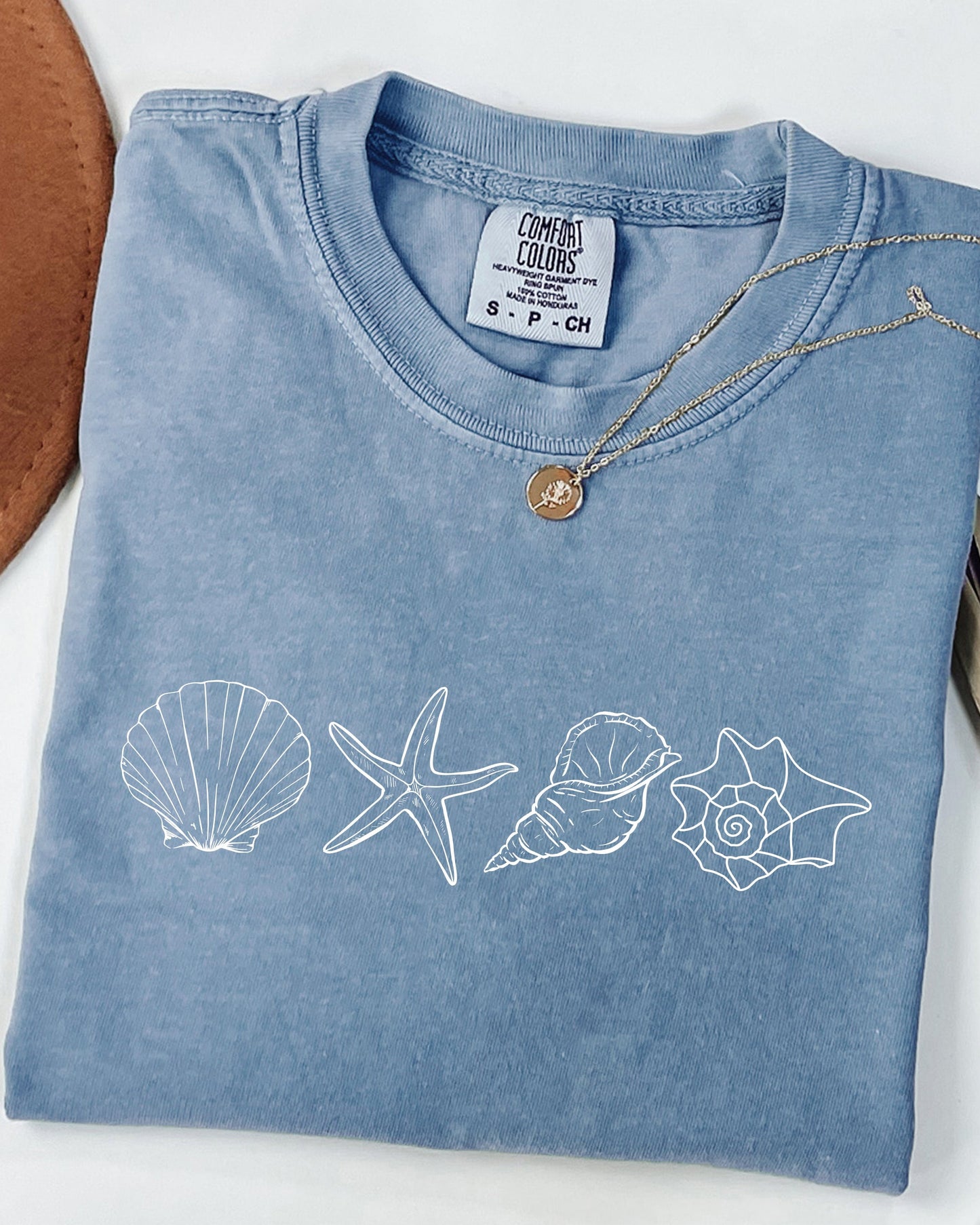 Seashell & Starfish Beach Comfort Colors T-Shirt – Summer Vacation Nature Camping & Hiking Graphic Tee