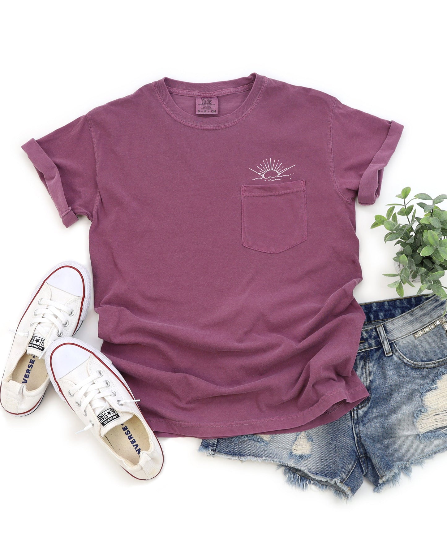 Sun & Wave Lake Beach Comfort Colors Pocket T-Shirt – Nature Camping Outdoor Graphic Tee