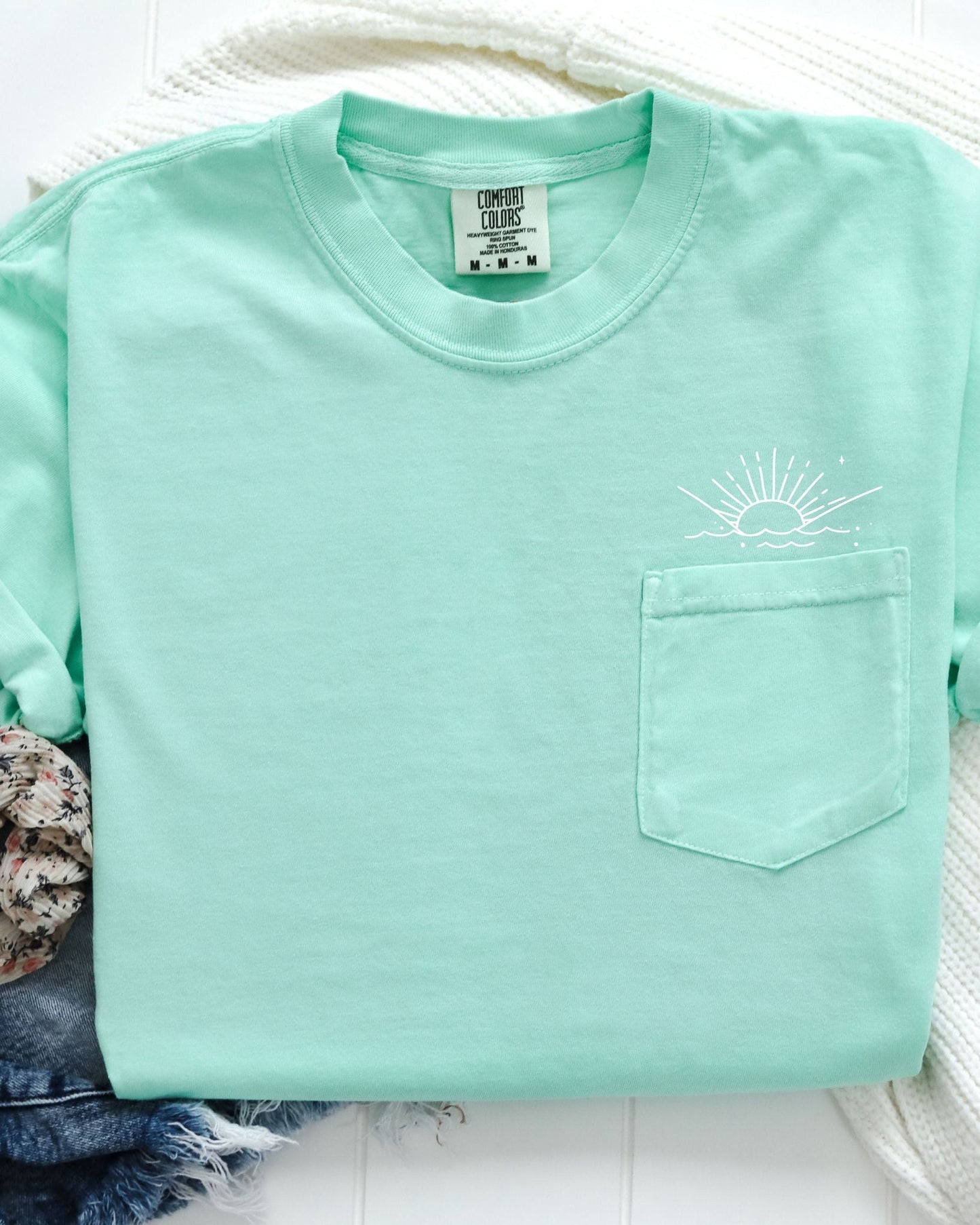 Sun & Wave Lake Beach Comfort Colors Pocket T-Shirt – Nature Camping Outdoor Graphic Tee
